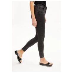 ARMEDANGELS - Women's Tillaa X Stretch - Jean -Vestes Boutique armedangels womens tillaa x stretch jean detail 4