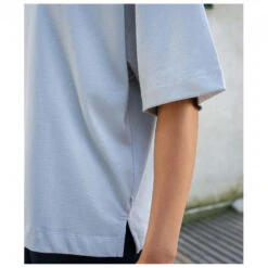 ELSK - Women's Pure Stroke EMB Thilda Tung Tee - T-shirt -Vestes Boutique elsk womens pure stroke emb thilda tung tee t shirt detail 4