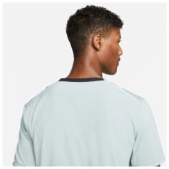 Nike - Dri-Fit Rise 365 Short-Sleeve Trail Running Top - T-shirt Technique -Vestes Boutique nike dri fit rise 365 short sleeve trail running top t shirt technique detail 4