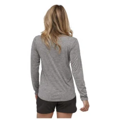 Patagonia - Women's L/S Cap Cool Daily Graphic Shirt - Haut à Manches Longues -Vestes Boutique patagonia womens l s cap cool daily graphic shirt haut a manches longues detail 3