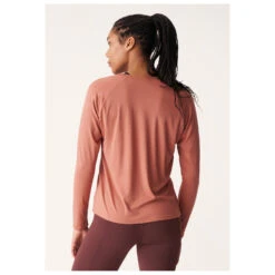 Röhnisch - Women's Active Logo Long Sleeve -Vestes Boutique roehnisch womens active logo long sleeve detail 2