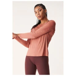 Röhnisch - Women's Active Logo Long Sleeve -Vestes Boutique roehnisch womens active logo long sleeve detail 3