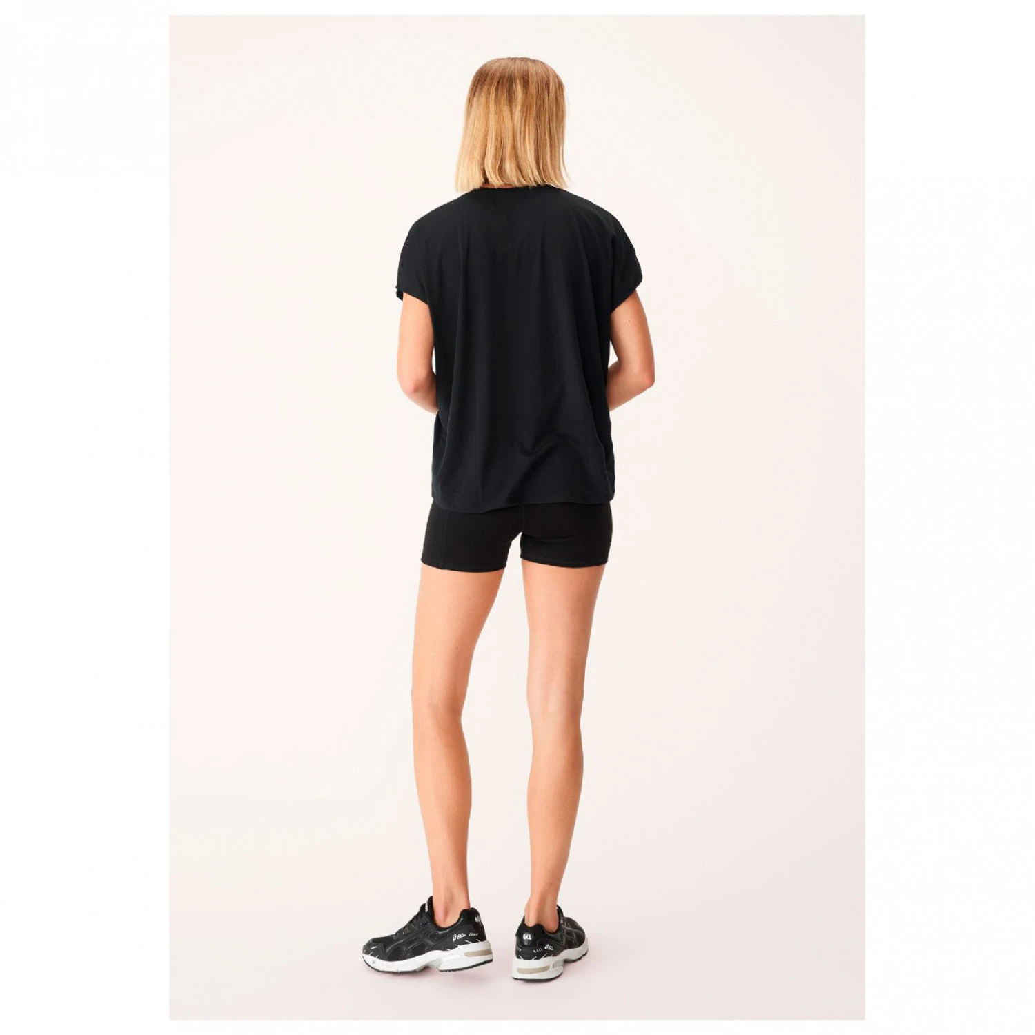 Röhnisch - Women's Clara Loose Tee - T-shirt Technique 7 Röhnisch - Women's Clara Loose Tee - T-shirt Technique – Image 5