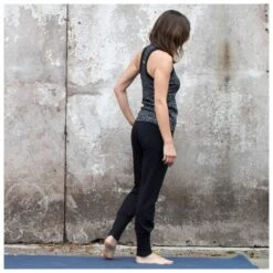 Super.natural - Women's Essential Cuffed Pant - Pantalon De Jogging -Vestes Boutique supernatural womens essential cuffed pant pantalon de jogging detail 4